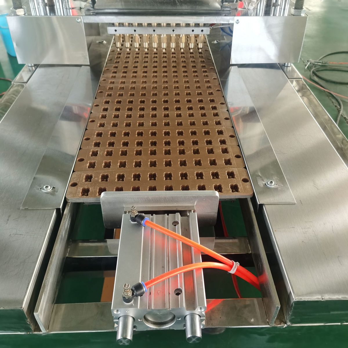 Candy & Lollipop Depositing Production Line view 5